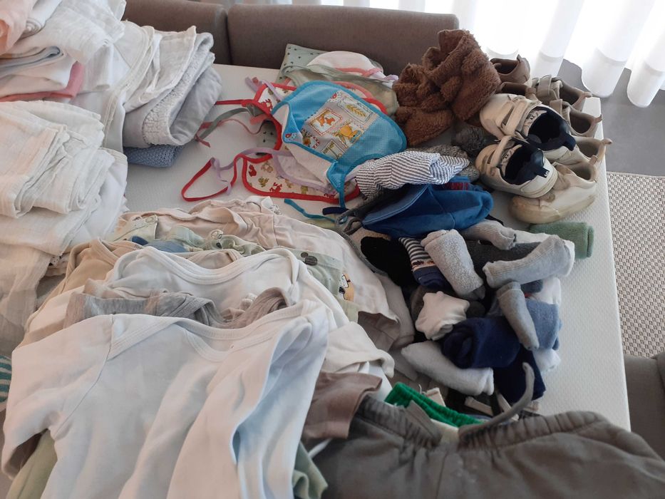 Muita roupa criança barata para desocupar (mais de 200 peças)
