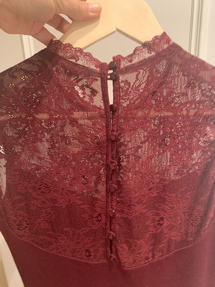 Vestido vermelho (bordeaux) com renda  da  zara no Tamanho S