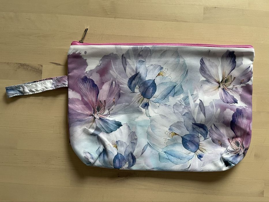 Duża kosmetyczka podróżna 40* 28 cm