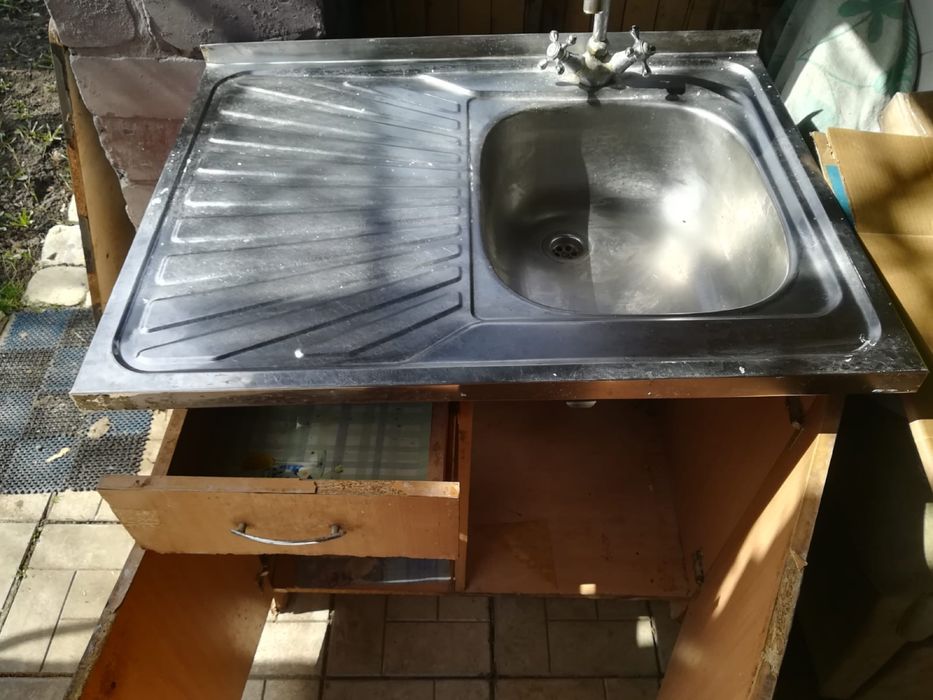 Продам мебель кухня /тумбочка для прихожей