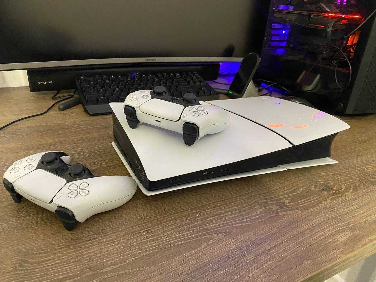 PlayStation 5 Slim z 2x DualSense + Karton, Stan Idealny