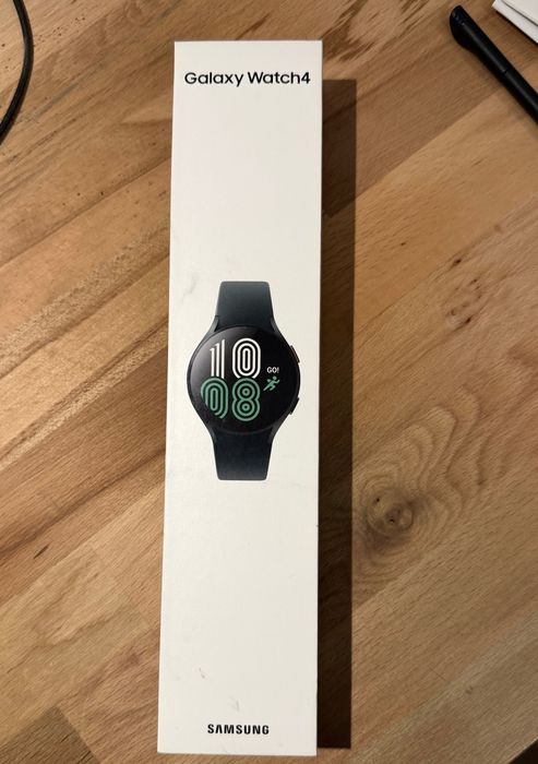 Samsung Watch 4 + 4 Bracelets (Perfect Working Condition)64409450449667124