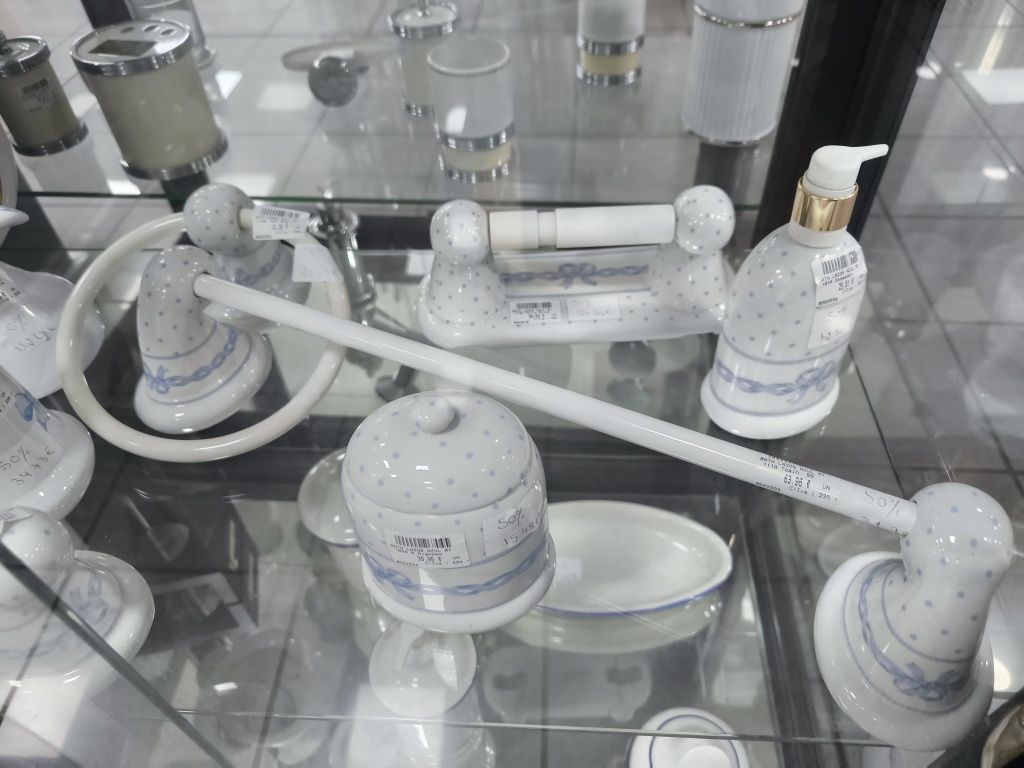 Conjunto de Toalheiros e acessórios loiça
