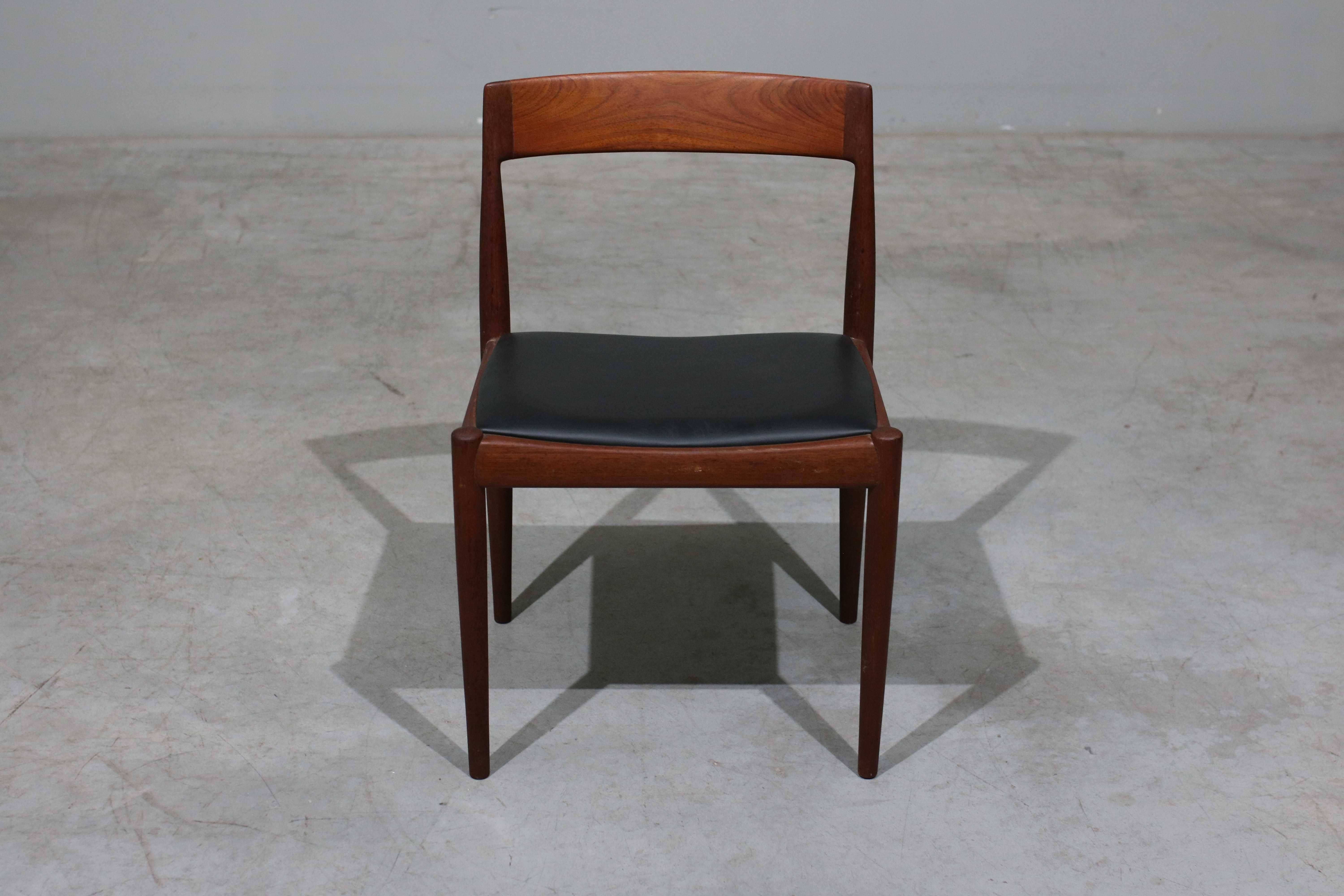 Conjunto de 6 cadeiras Kai Kristiansen modelo 4110 em teca e couro