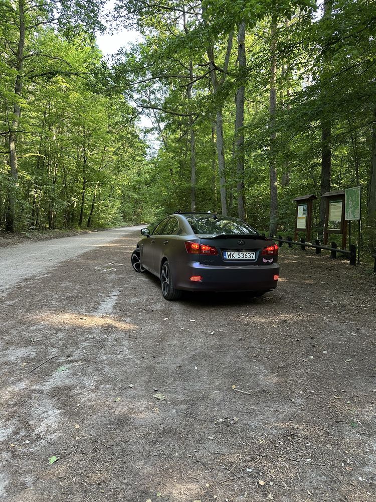 Lexus is 220d