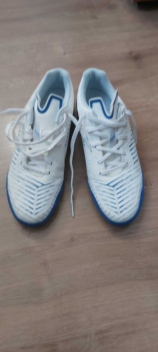 Buty sportowe białe Kipsta rozmiar 41, wkładka 26,5 cm - stan bdb