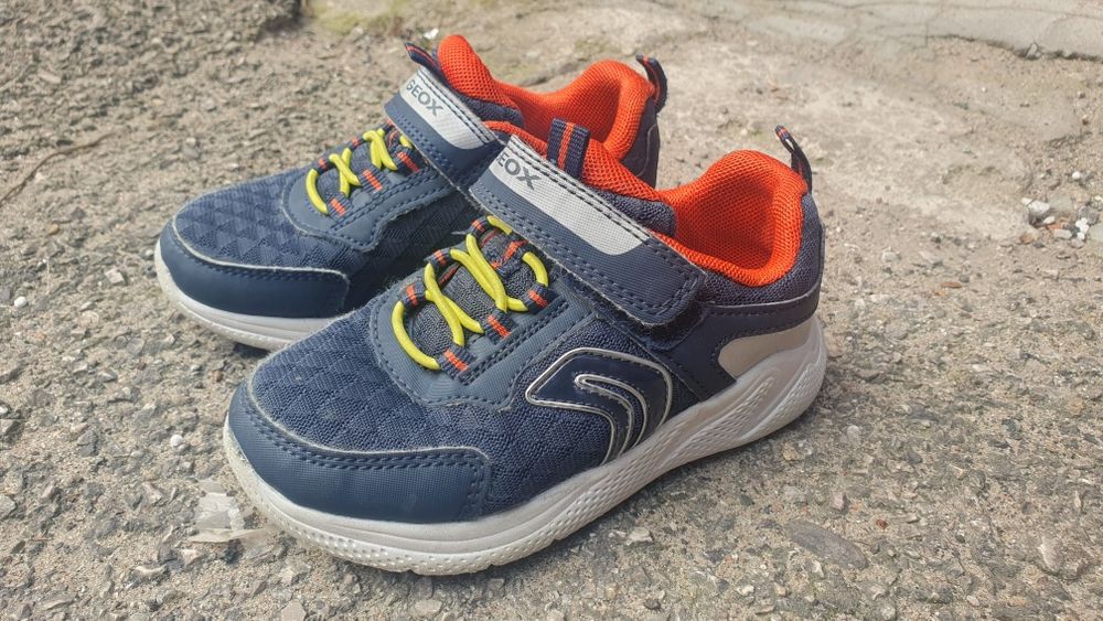 Oryginalne buty dziecięce geox r 27 świecące