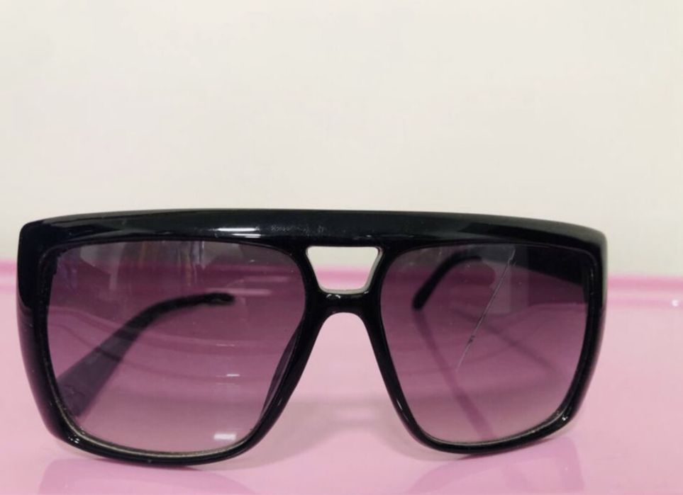 Окуляри сонцезахисні Gucci під ремонт.