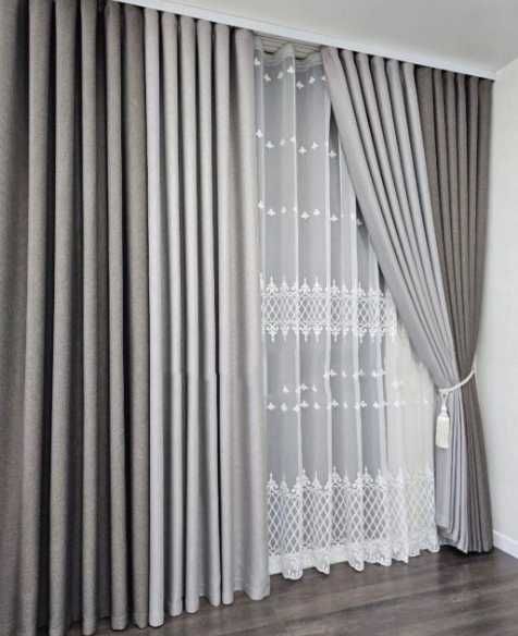 комплект штор сірих молочних сонцезахисних блекаут