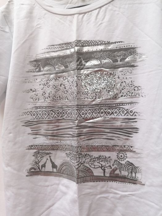 T-shirt Branca com estampagem prateada