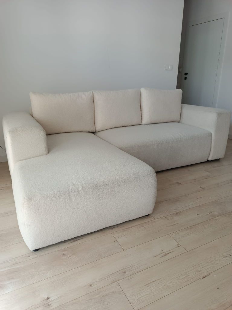 Nowoczesna kanapa narożnikowa do salonu w stylu dualnym