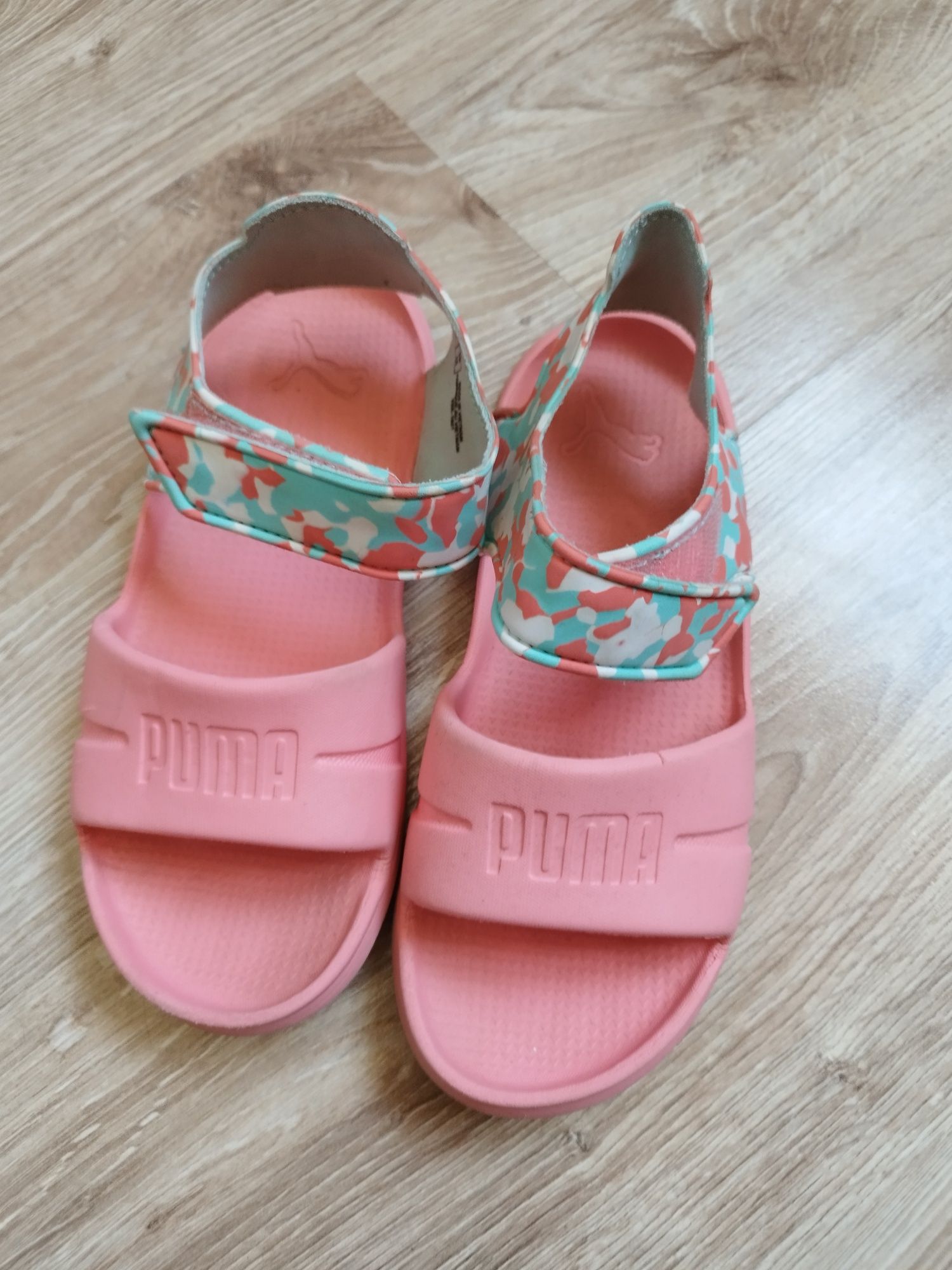 Sandałki dla dziewczynki puma