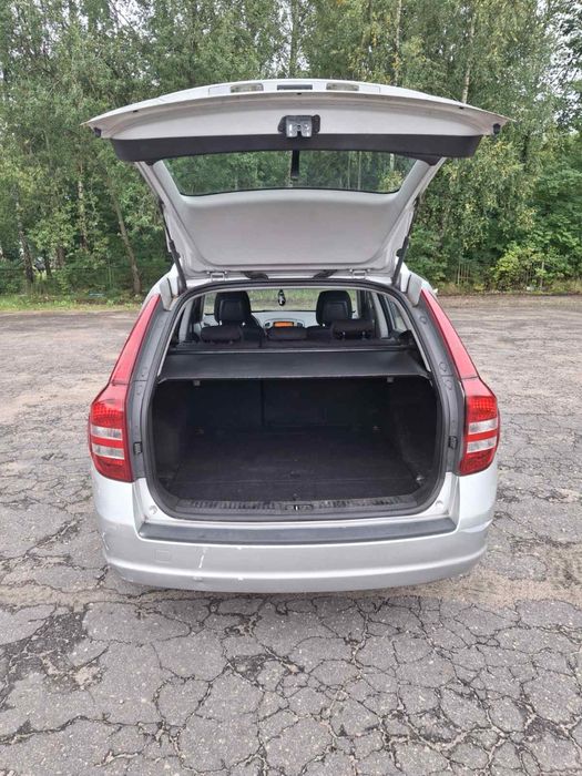 Witam, mam do sprzedania samochod marki KIA cee'd , 1,6 benzyna.