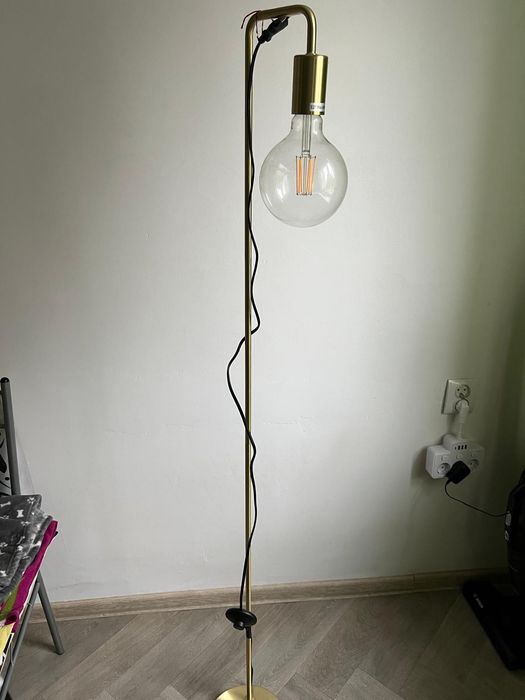 Lampa podłogowa .