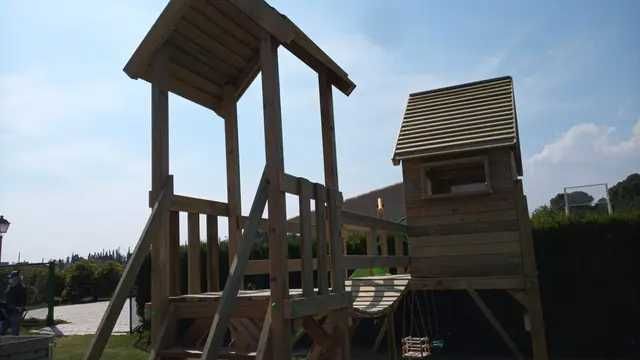 Parque Casinha, Escorrega, Baloiço, Ponte suspensa, Parede de escalada