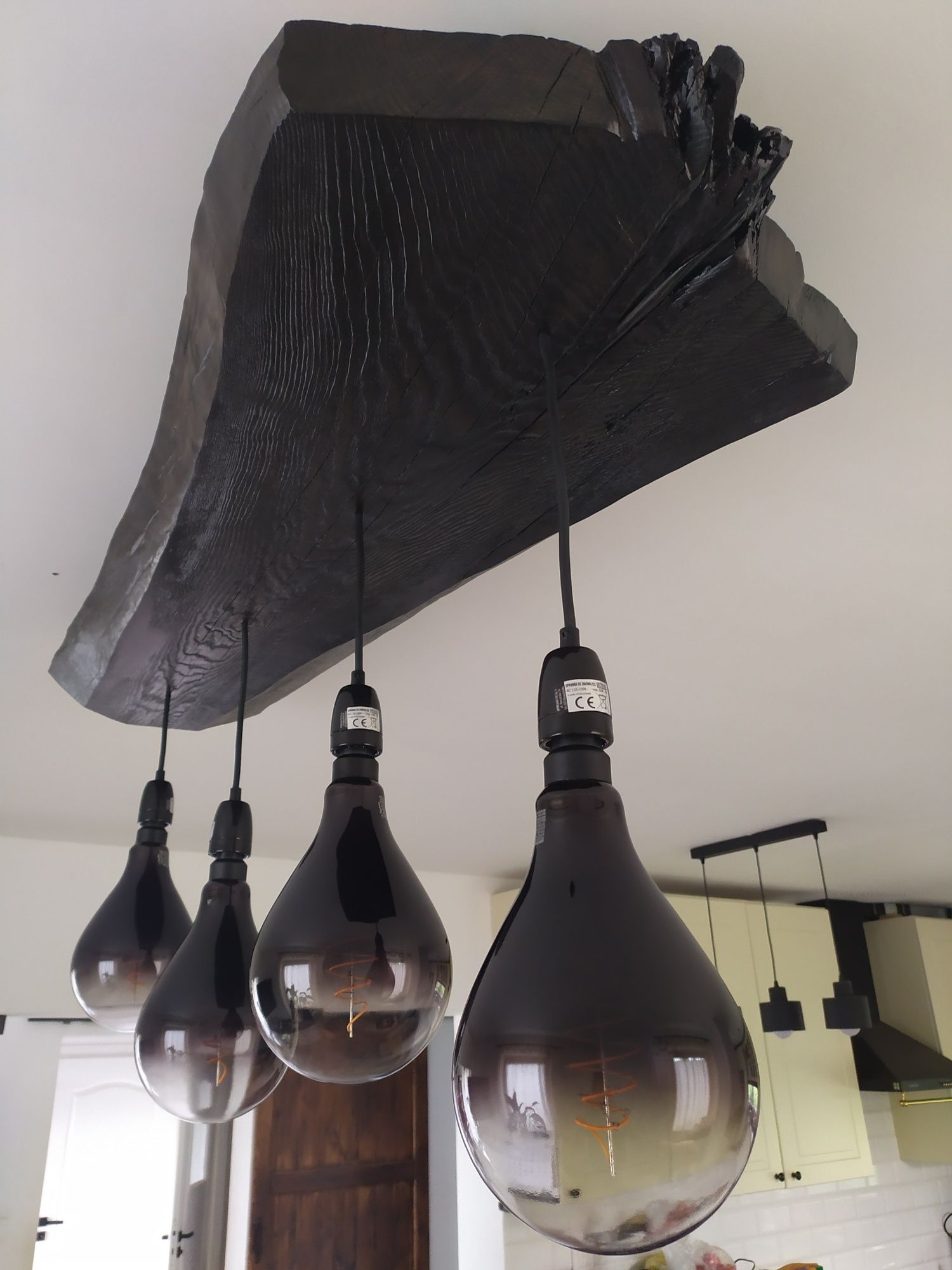 Piękna duża rustykalna lampa do salonu, biura, restauracji
