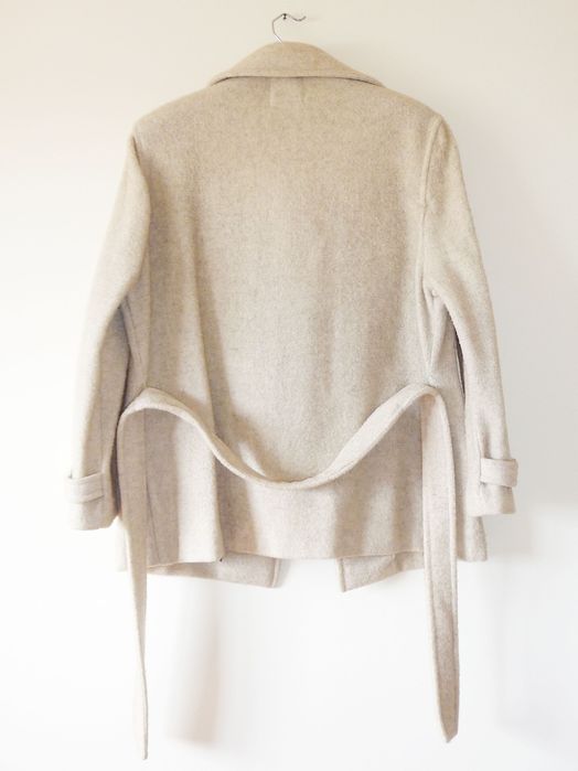 Casaco de lã cintado para senhora