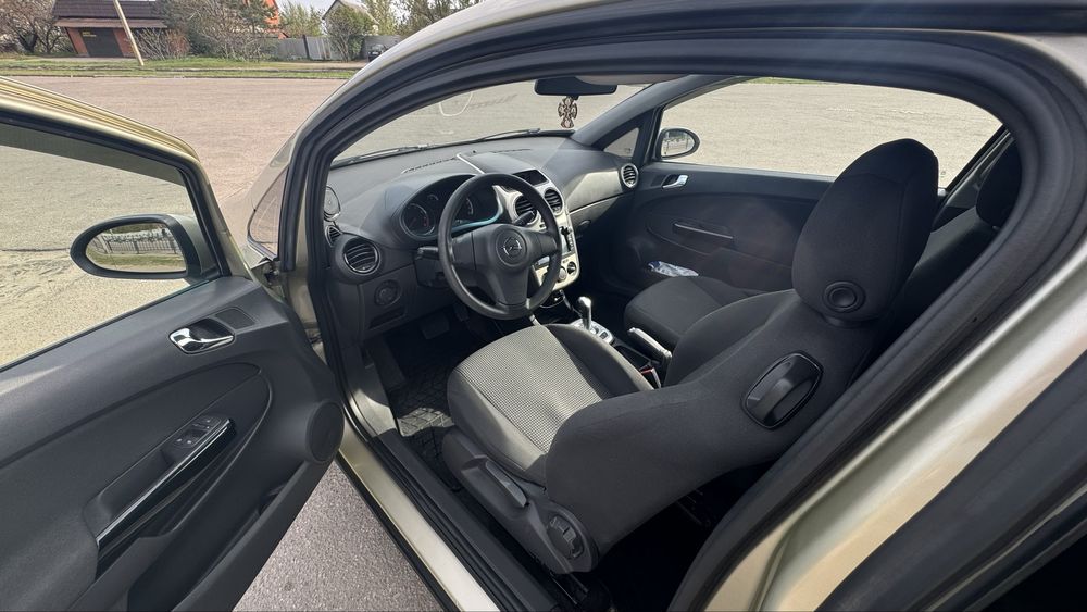 Продам Opel corsa D 3-х дв хетчбек, 2008 г