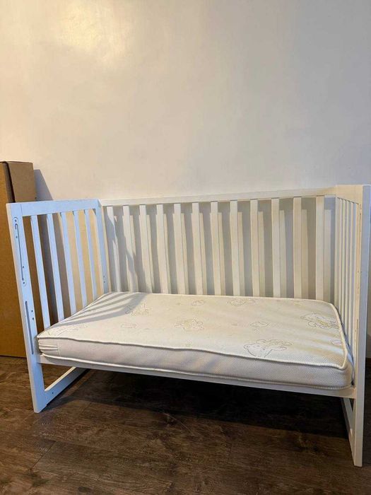 Дитяче ліжко з матрацом