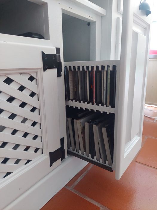 Móvel de TV em madeira maciça