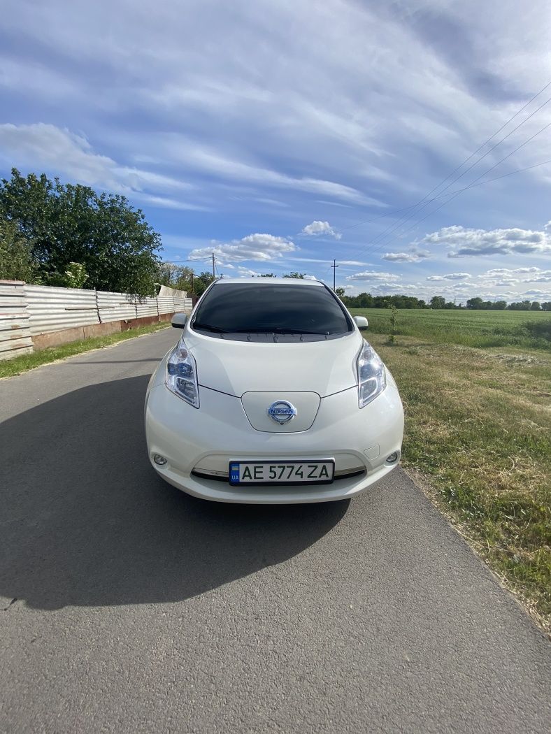 Продам Nissan leaf