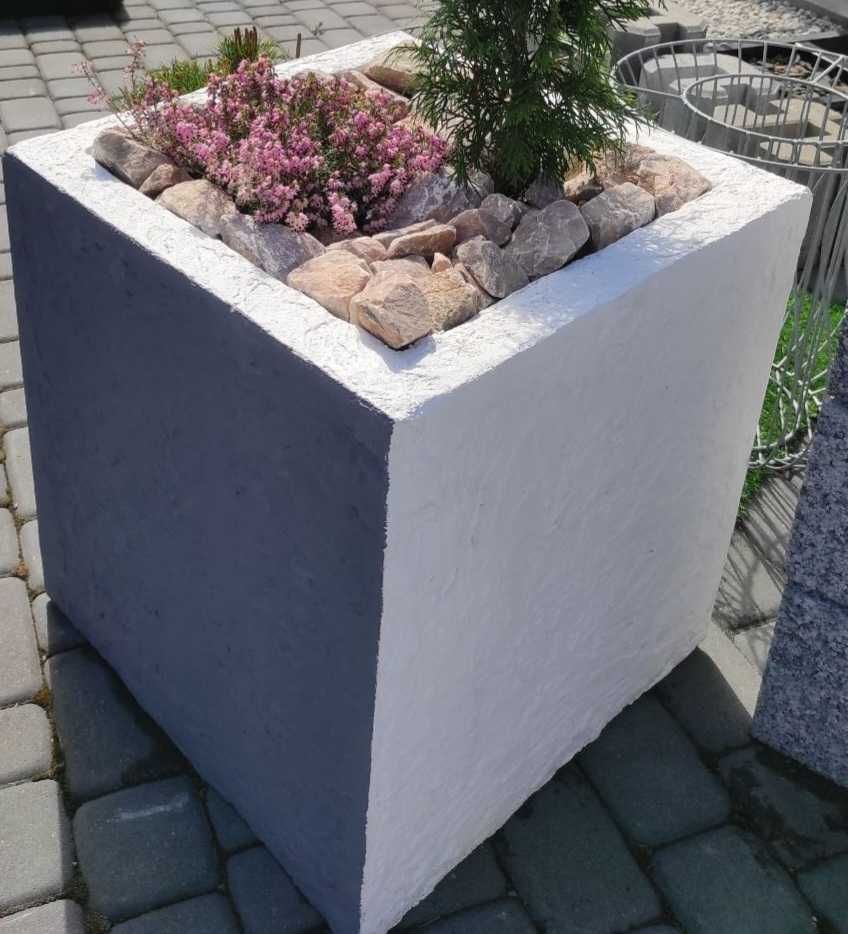 Donica termo, ogrodowa. Doniczka ze styropianu, betonowa, tynk.