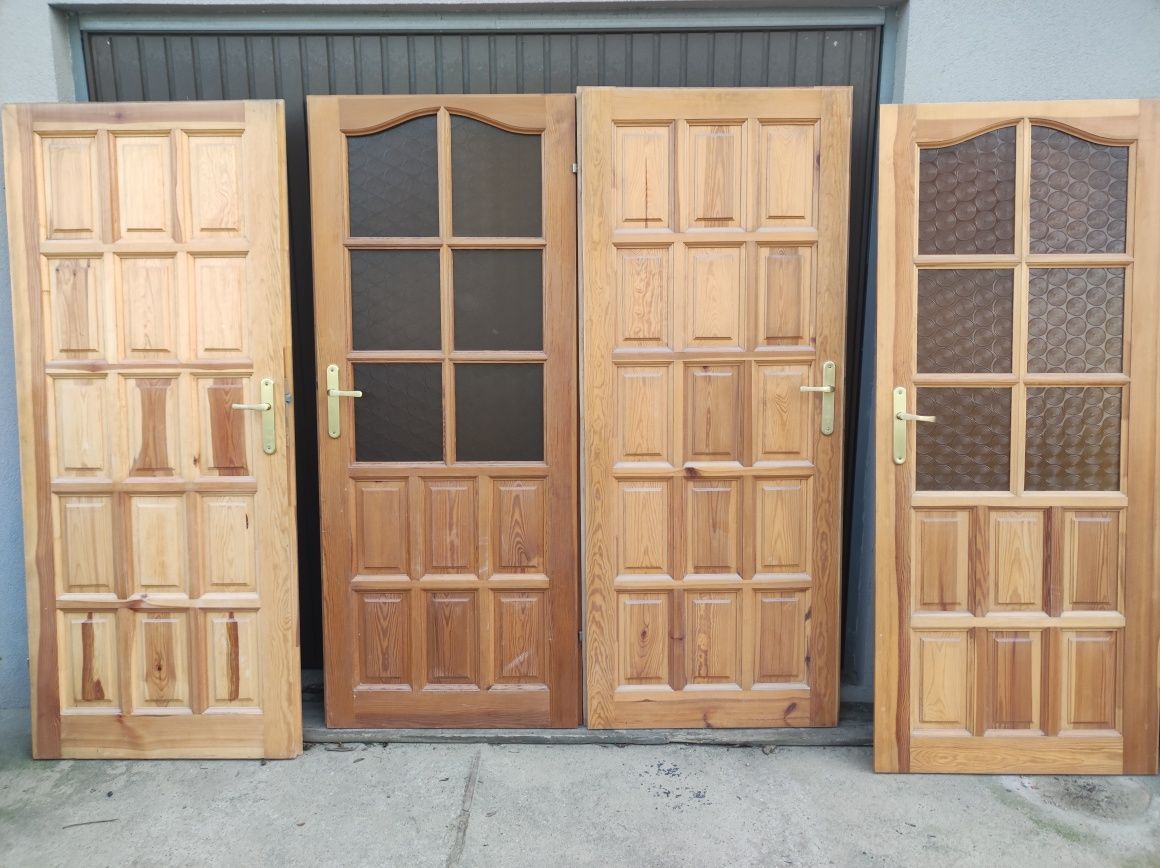 3 szt drzwi drewnianych 80 cm  i 1 futryna