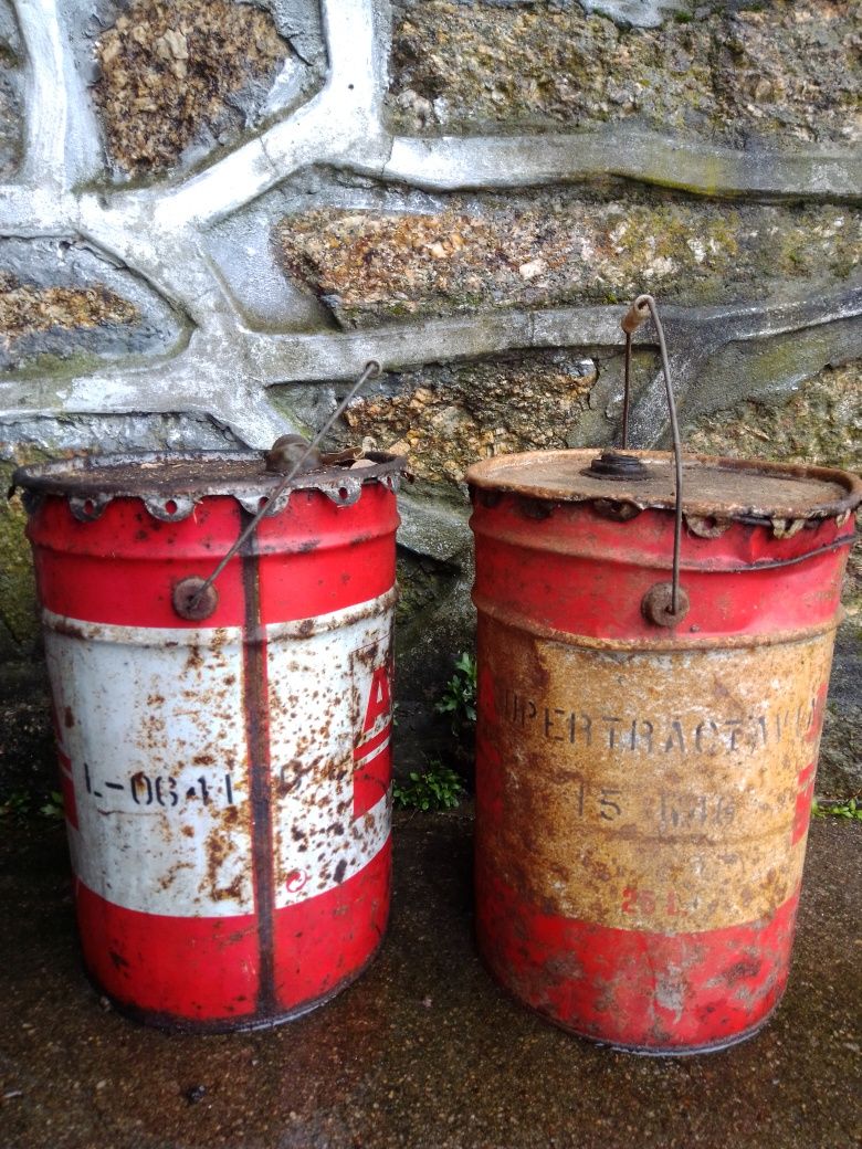 Latas Antigas de Óleo. Marcas AVIA. Tutela