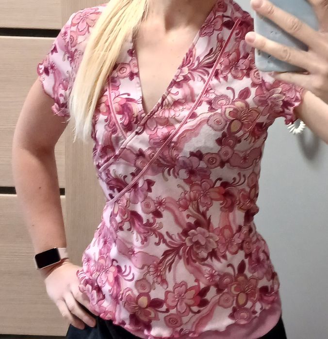 Bluzka różowa w kwiaty