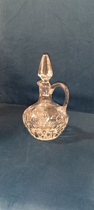 Przepiękna duża karafka kryształowa. Elegancki dodatek na każdy stół.