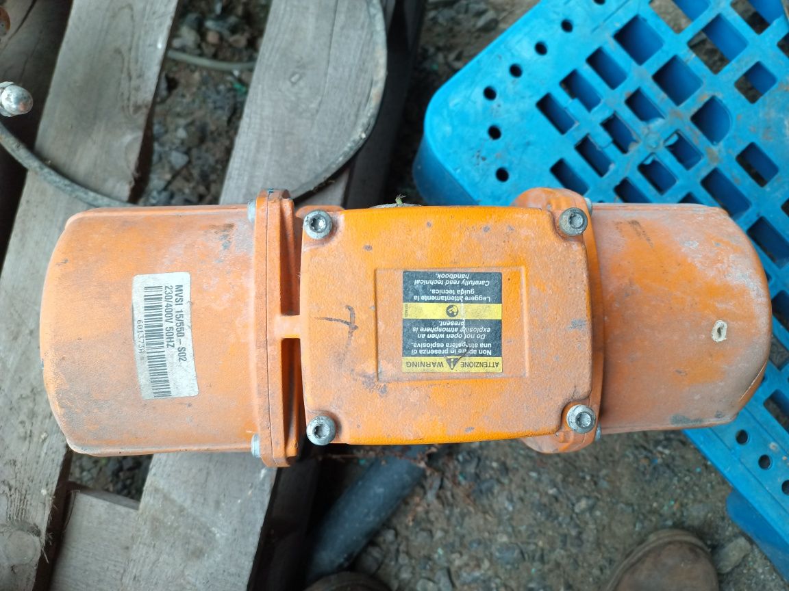 elektrowibrator silnik wibracyjny przesiewaczy sortownik