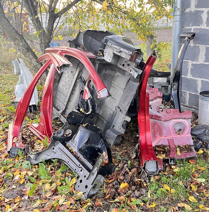 Разборка запчастини Nissan Leaf кузов чверть ланжерон порог стійка дах