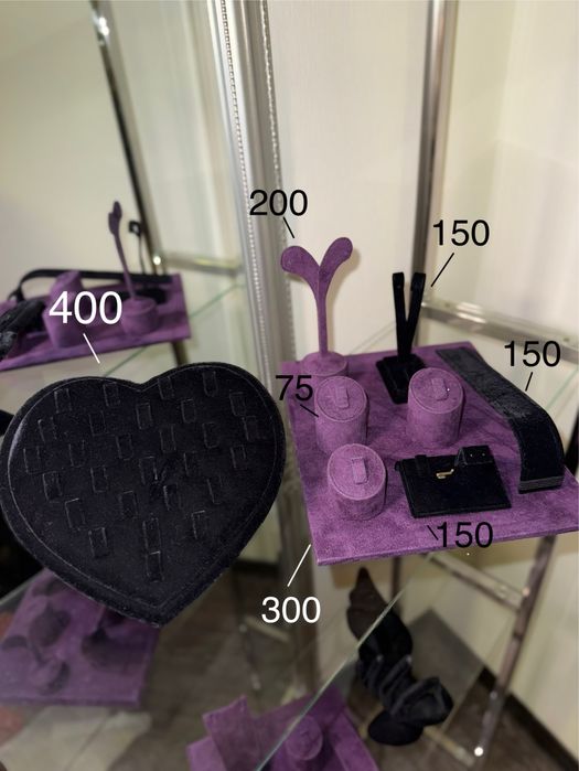 Манекени, підставки для прикрас