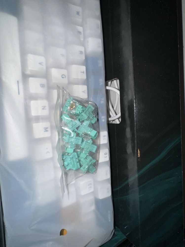 Klawiatura mechaniczna 60% sky cyan rgb hotswap wireless 2.4 G