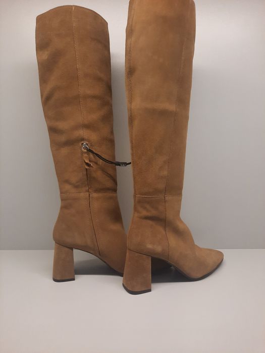 Botas altas em camurça camel da Zara NOVAS (com etiqueta)