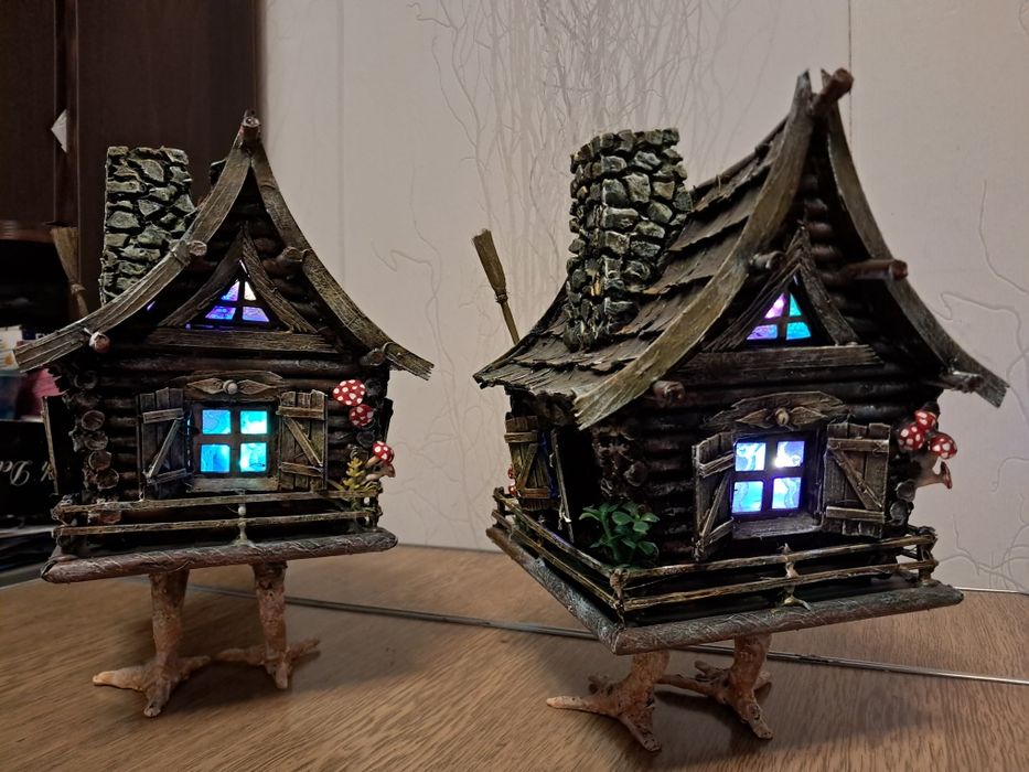 Избушка на курьих ножках (декор)