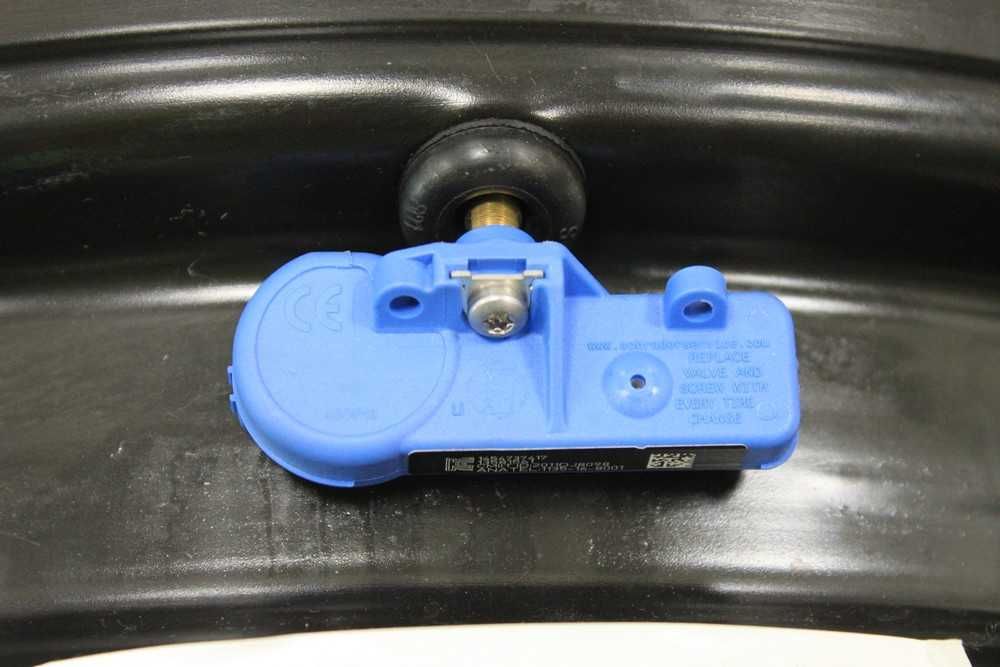 Felgi stalowe + kołpaki + czujniki ciśnienia Rdci Opel Corsa Typ D