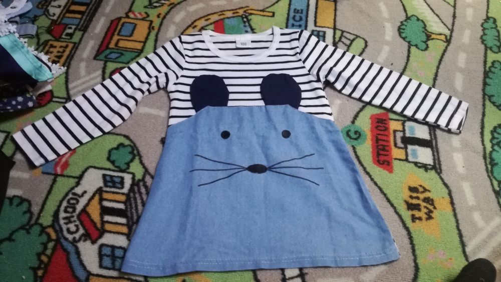 Varia roupa de menina