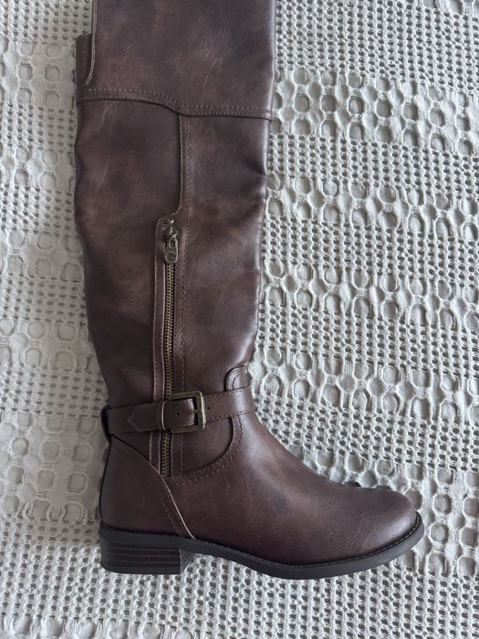 Женспие фирменные сапоги Guess . Одеты олин раз . Без следов носки .