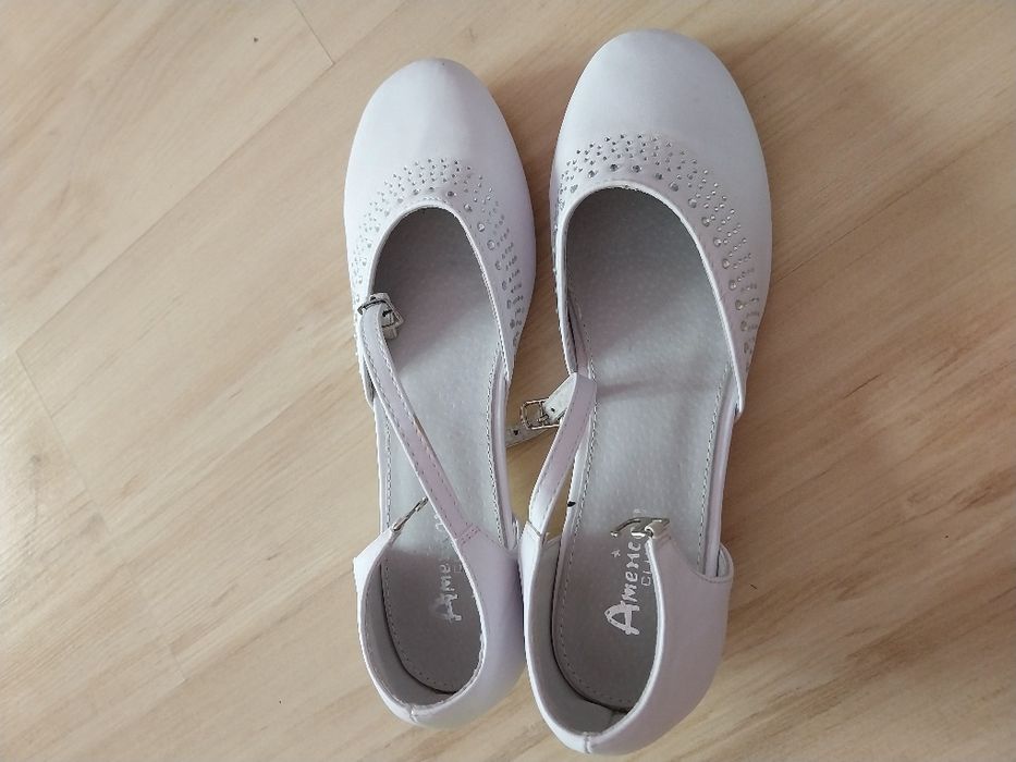 Buty białe komunijne r.38 na obcasie
