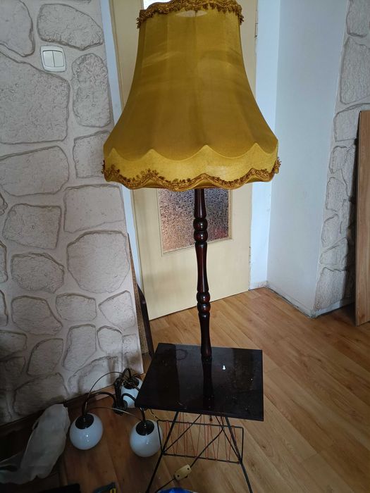 Lampa ze stolikiem