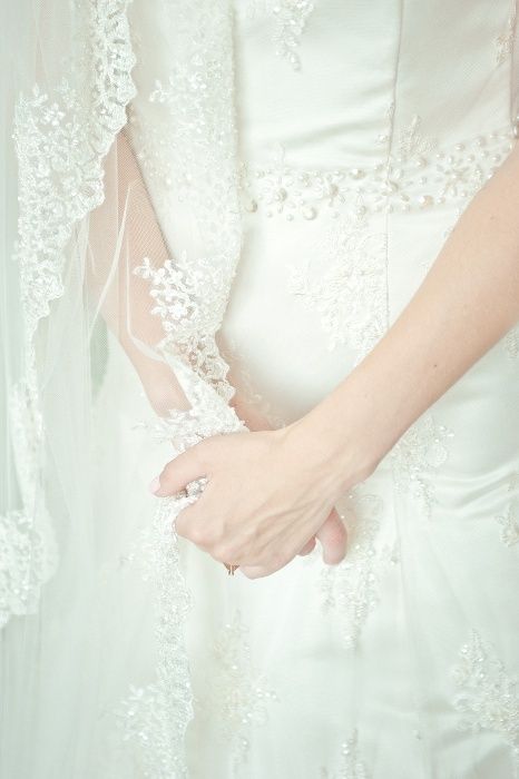 Дизайнерское свадебное платье с фатой