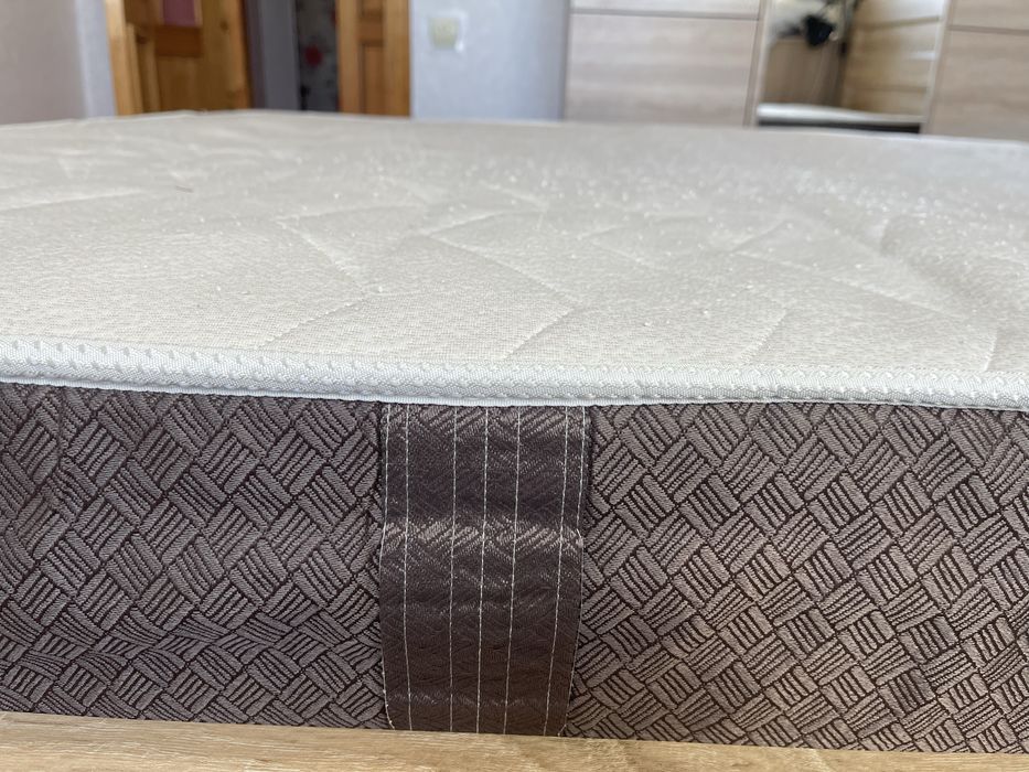 Продам матрас в хорошому стані.140 на 200. Самовивіз!