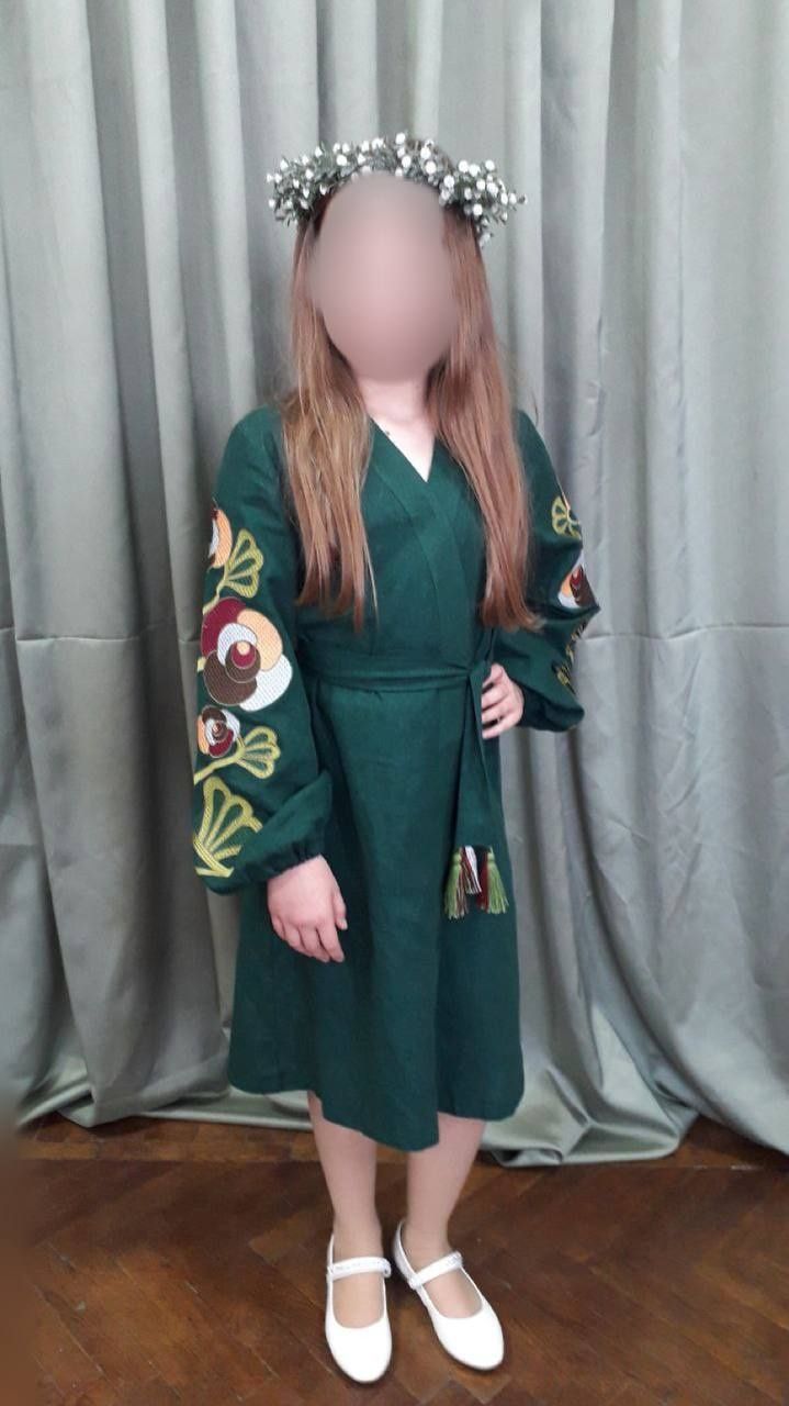Вишита сукня б/у