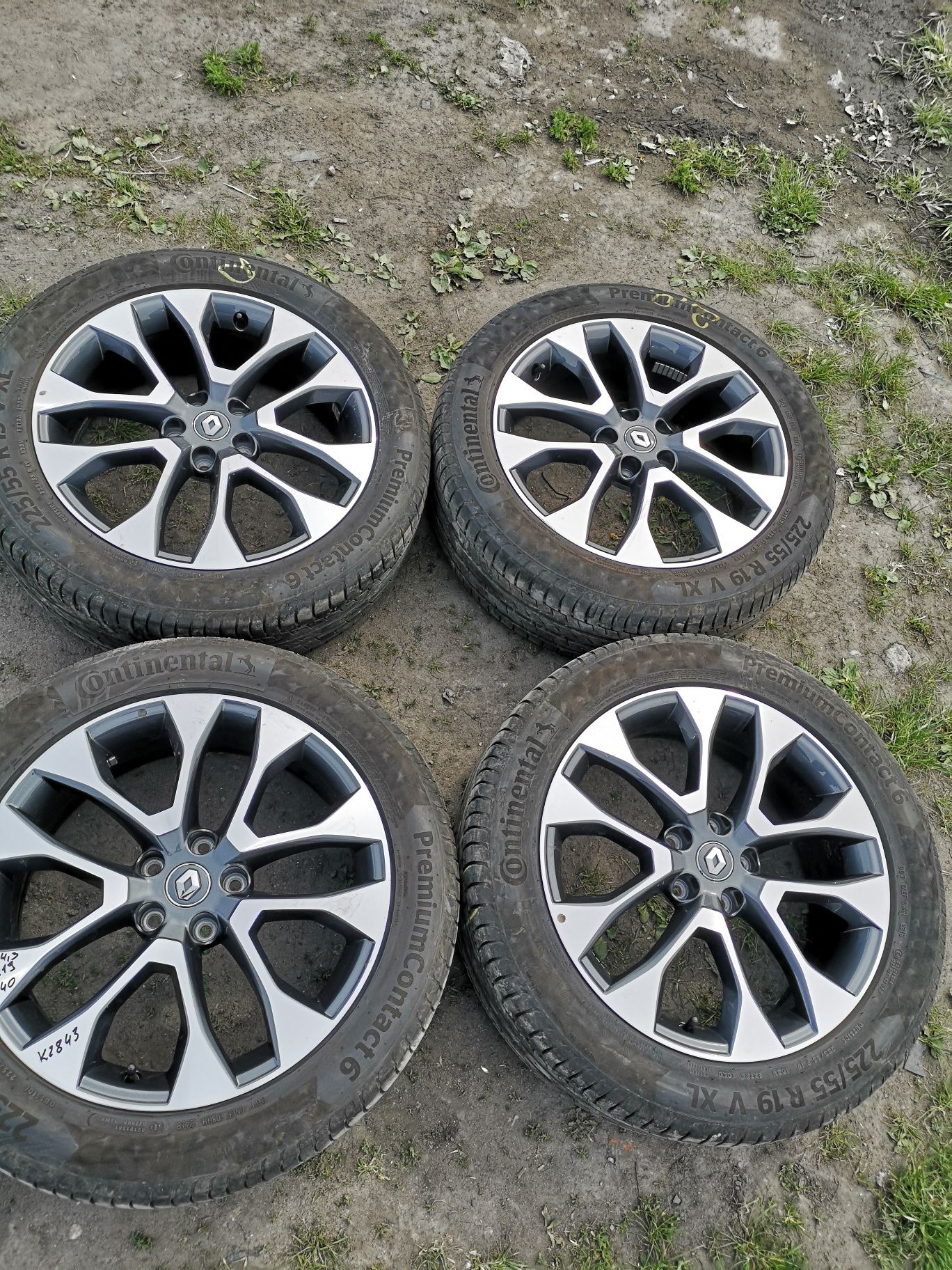 Komplet kół letnich 5x114,3 Renault Nissan 225/55/19 Continental