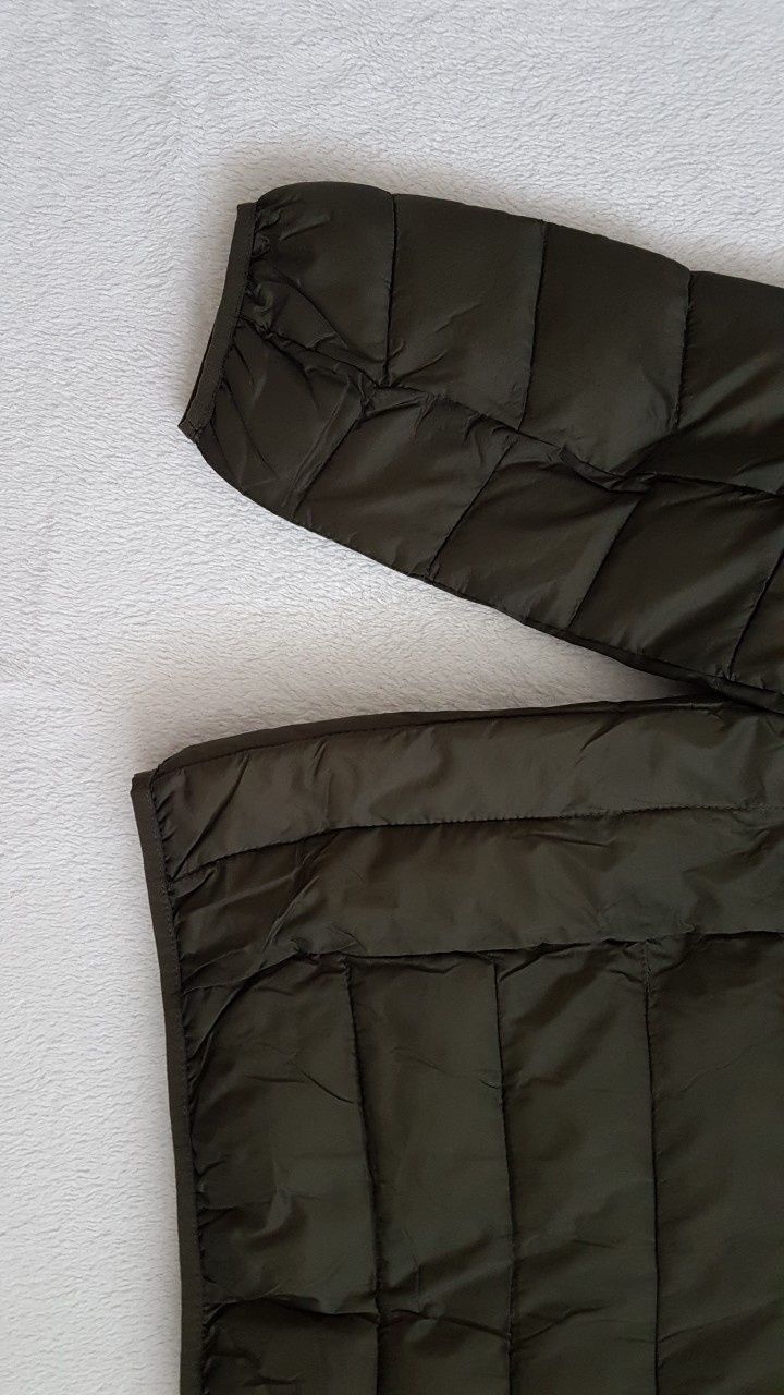 Мужская демисезонная курточка фирмы Burton размер L оригинал.