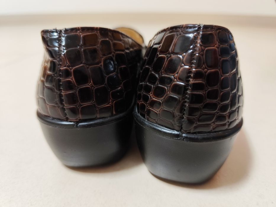 Sapatos castanhos em pele genuína - Elova (Novo - Tam. 37)