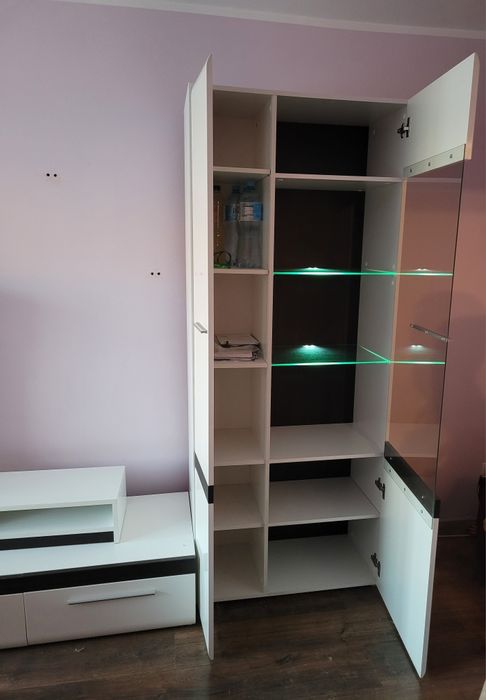 Zestaw mebli, szafka RTV, podswietlanae witrynki