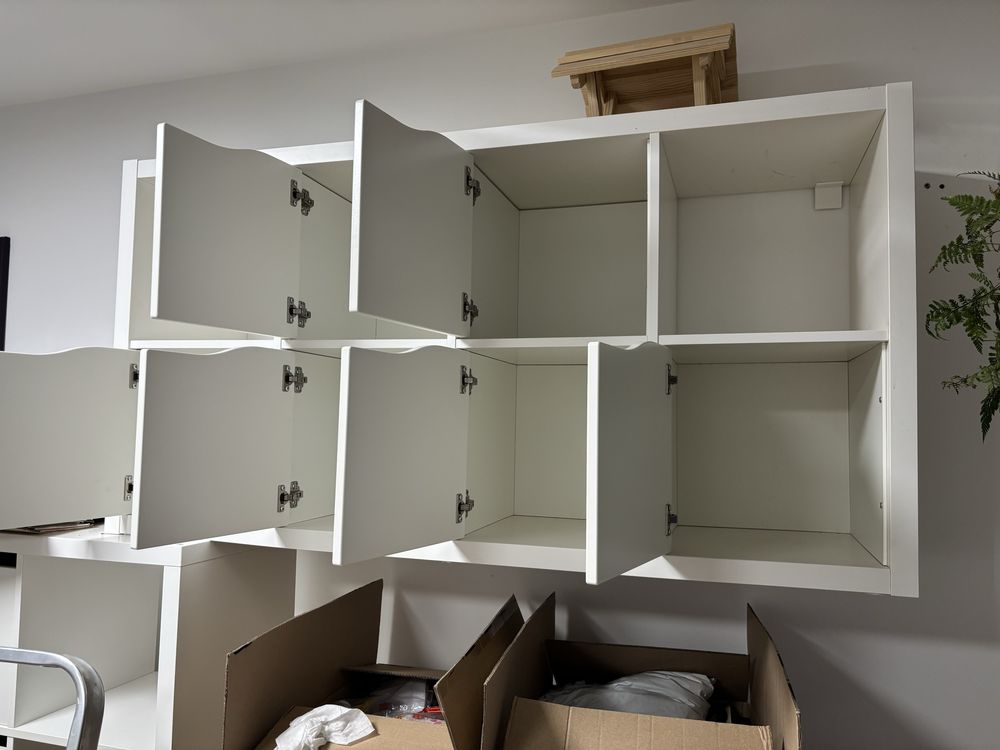 Ikea kallax 2x4 biala mat z drzwiczkami