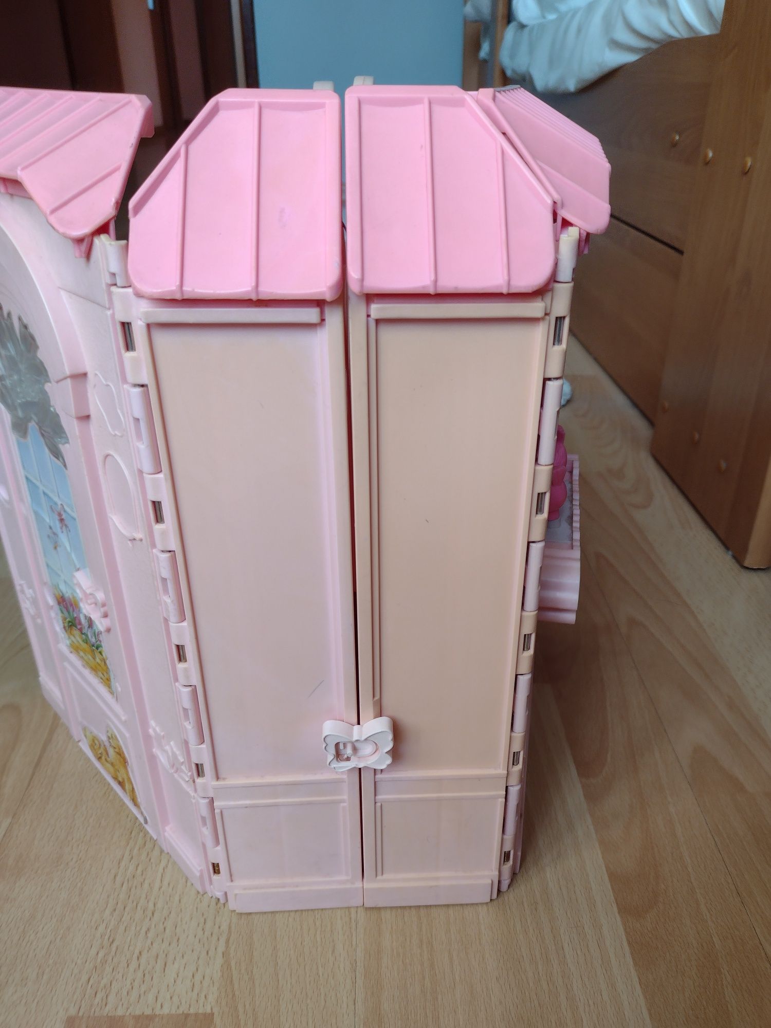Domek dla lalek firmy Mattel z 2000roku